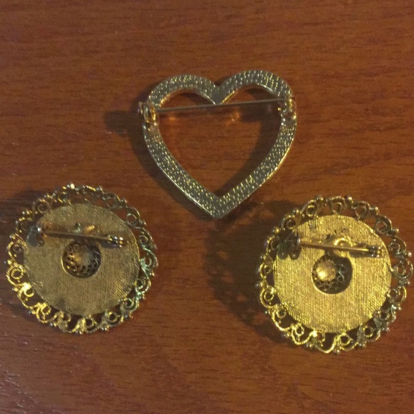 Vintage Brooches with Faux Pearls - Picture 5 of 5